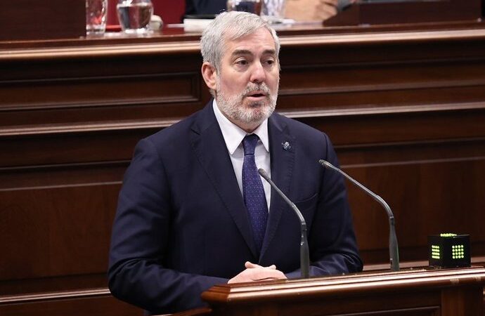 Clavijo denuncia al Gobierno por ocultar información sobre contagiados en el crucero y recibe