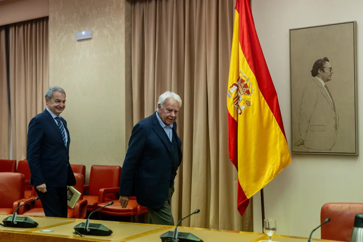 Felipe González expresa su incredulidad ante las acusaciones contra Zapatero y defiende su