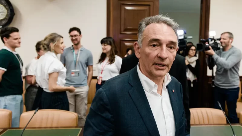 Sumar asegura que no participará en un gobierno con corrupción, mientras el PP califica de